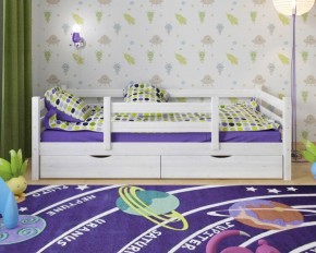 Детская кровать из массива березы Соня-5 (Белый/Лак) в Качканаре - kachkanar.mebel-74.com | фото